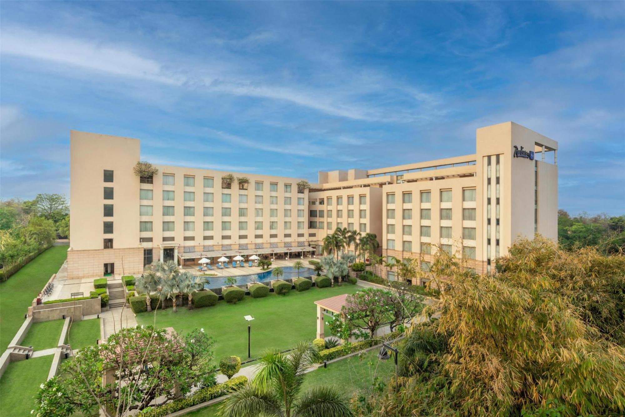 Radisson Blu Hotel Rudrapur Exterior foto