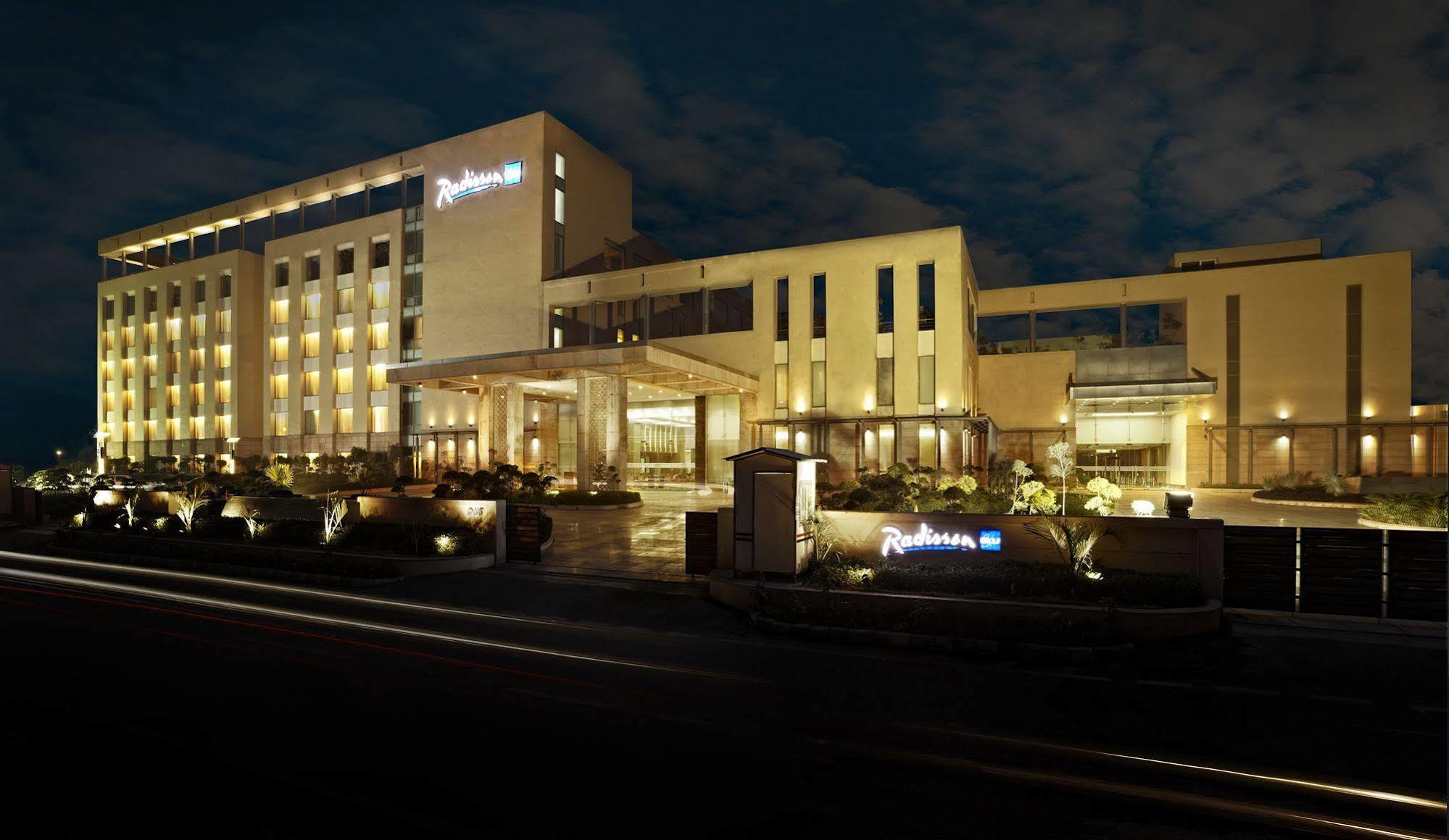 Radisson Blu Hotel Rudrapur Exterior foto